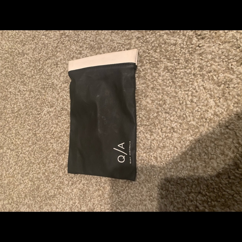 Quay women’s sunglasses with blue tinted frames - Picture 3 of 4